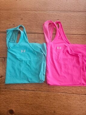 2 Under Armour Tanks - Sz XL